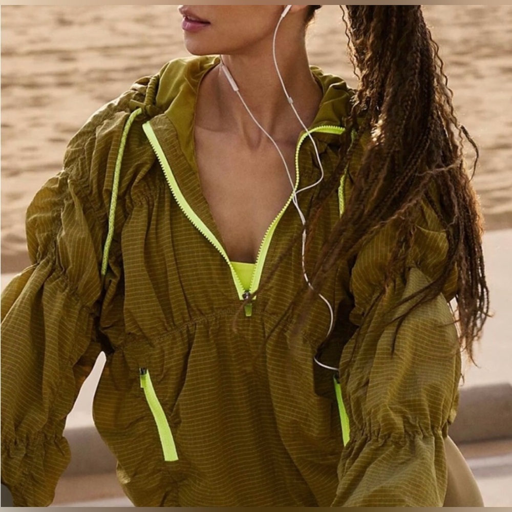 NWT FREE PEOPLE MOVEMENT HAPPY CAMPER PULLOVER